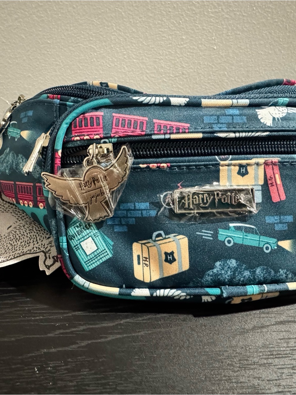 Harry Potter 9 3/4 Navy Travel Waist Bag Fanny with Multicolor Print NWT JUJUBE